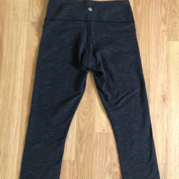 LOT OF2 Lululemon Womens Secret Garden/Striped Capri Crop Leggings Size 2 - Picture 16 of 16